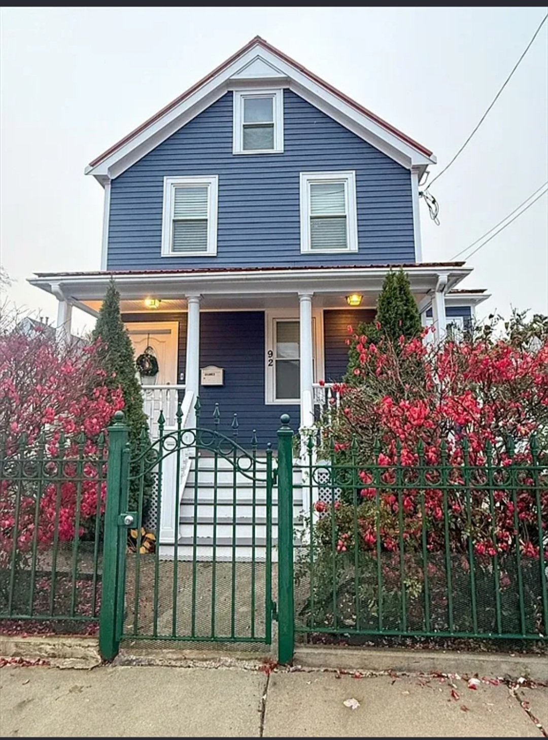 HOME WITH MODERN FINISHES